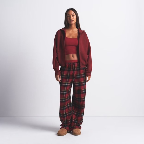 Skims Women's Merlot Cotton Fleece Classic Zip Up Hoodie - Picture 3 of 6